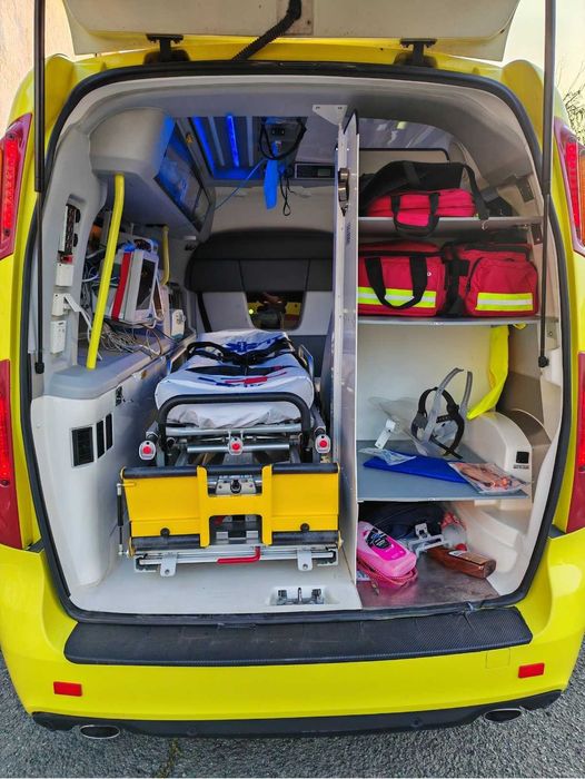 Продавам Линейка Volvo V70 Ambulans 2.4 D5 (2015 г.) – 220 000 км, EURO 6, Бургас