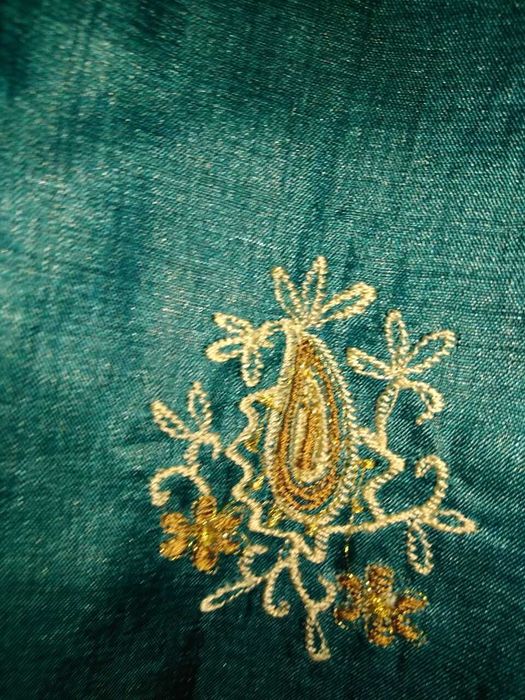 Женская шелковая туника с вышивкой