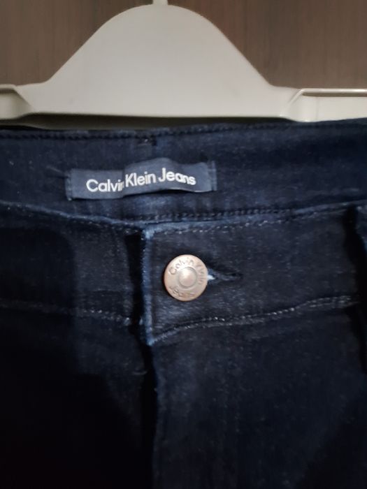 Blugi noi Calvin Klein pentru damă