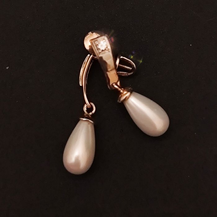 Золотые серьги с бриллиантами и жемчугом