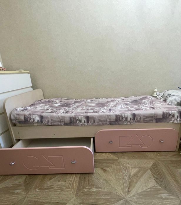 Шкаф и кровать детский