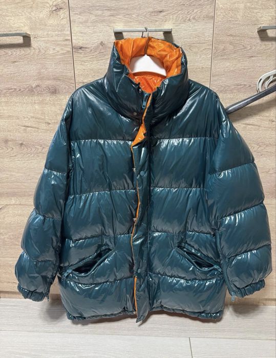 Продам пуховик в нормальном состоянии.