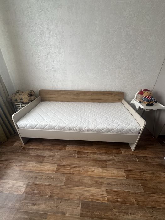 Кровать с ортопедическим матрасом