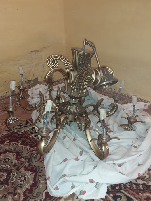 Люстра для зала в отличном состояние