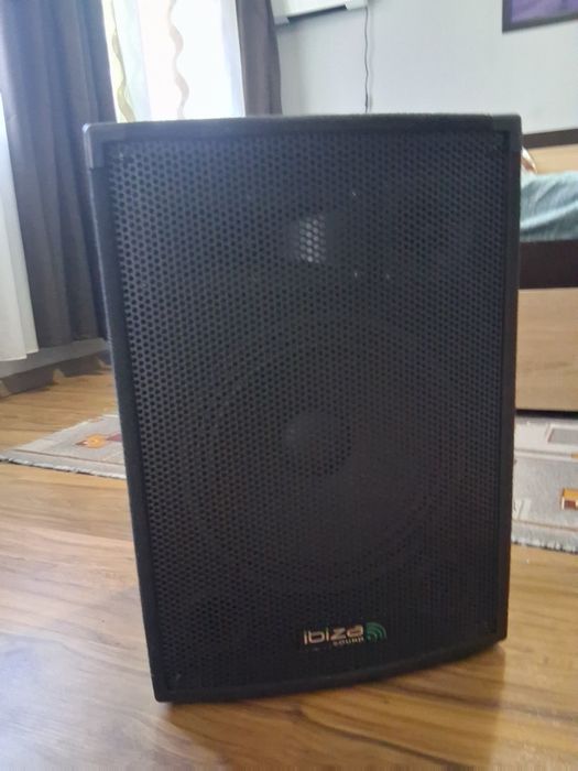 Vând boxa cu statie de nunta yamaha,