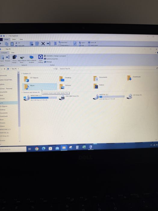 Vând laptop Dell Inspiron 15 (2017), funcțional, preț mic.