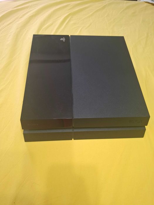 Продавам Playstation 4 fat 500 GB
