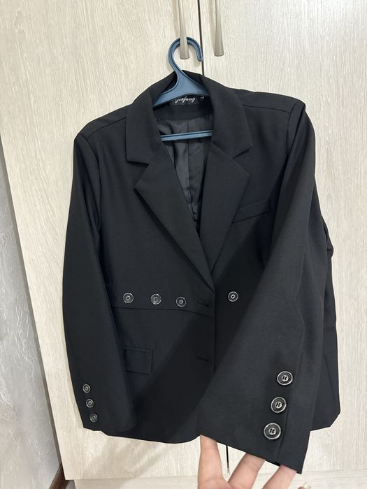Продам пиджак (черный)