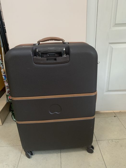 Продаю чемодан в отличном состоянии