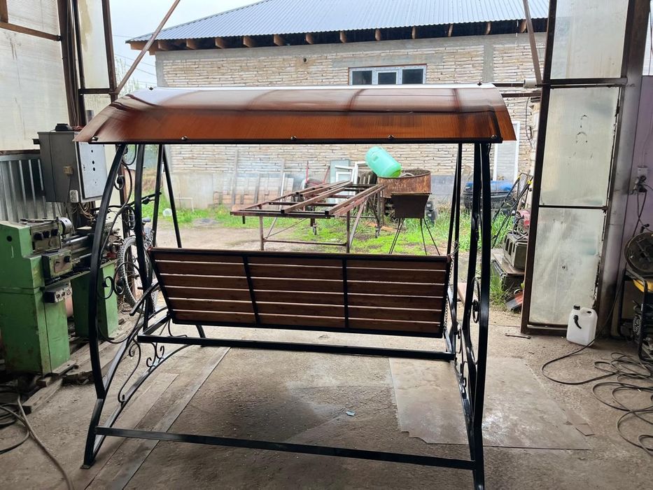 Беседка качеля для  сада и во двор