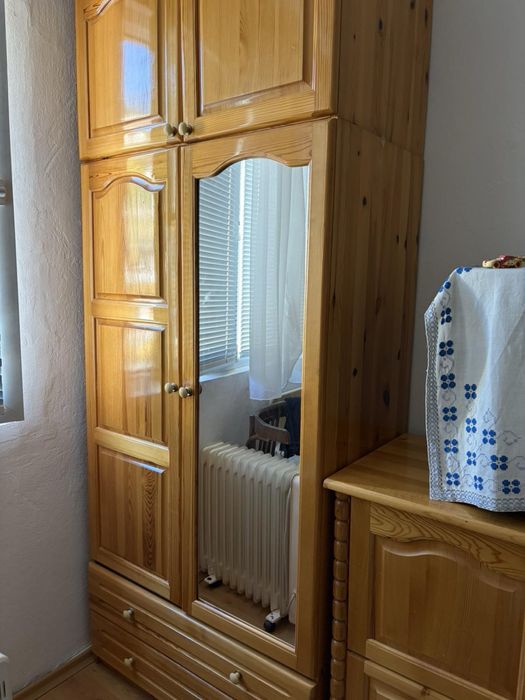 Дървен гардероб 220 височина 90 ширина 60 дълбочина