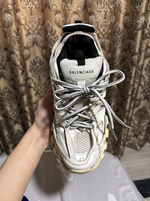 Balenciga track