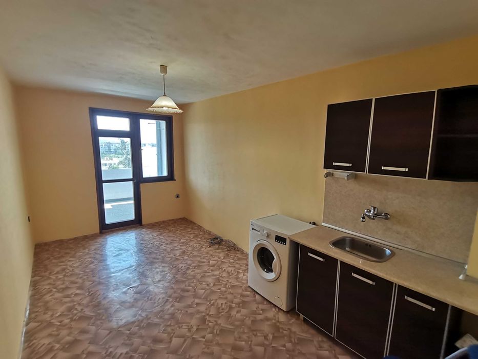 Дава се под наем Двустаен апартамент в Бургас, Славейков - 66 кв.м за 135 € - Снимка #1