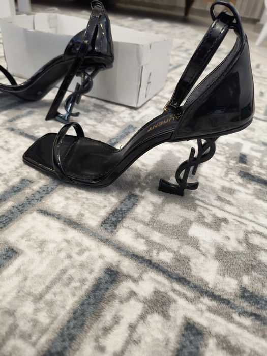 Сандали офицялни