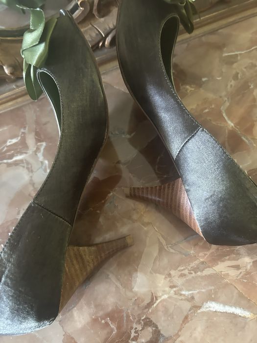 Pantofi cu toc in stare foarte bună