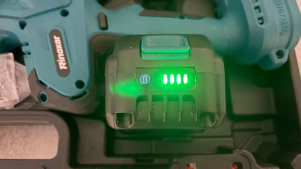 Акумулаторен градински трион 8” безчетков мотор