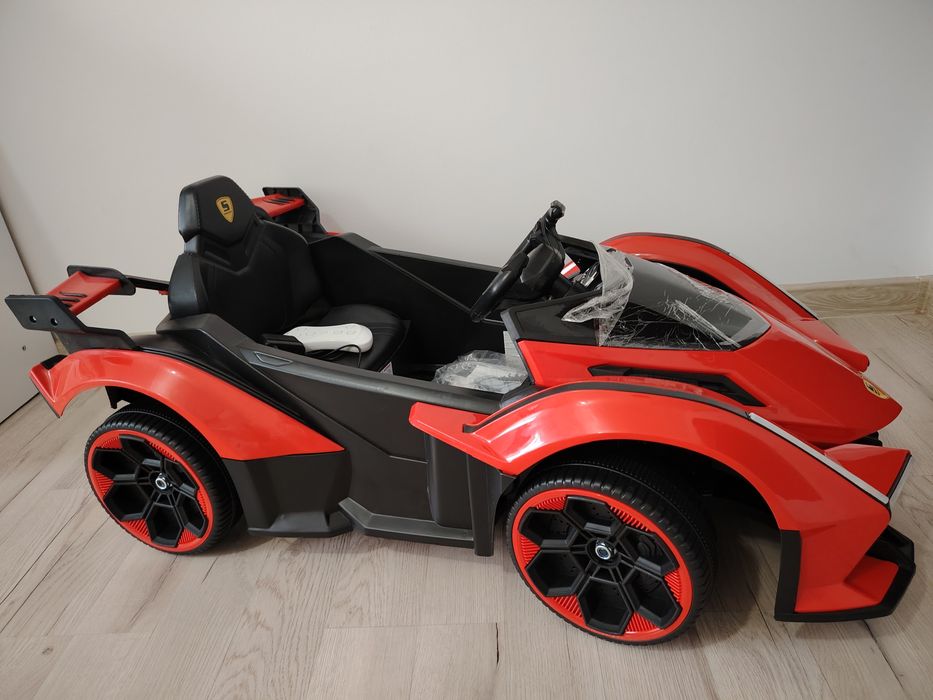 Mașinuță cu acumulator 500 lei