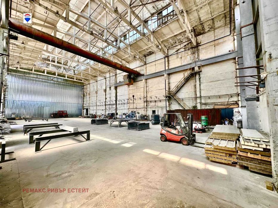 Дава се под наем Промишлена сграда в Русе, Промишлена зона - Изток - 1300 кв.м за 2395 € - Снимка #4