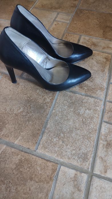 Pantofi stiletto impecabili