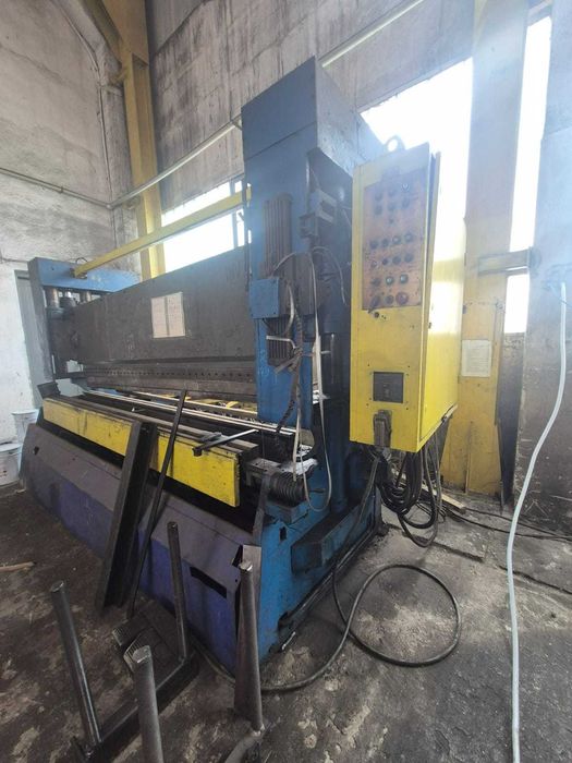 Utilaje metal: abkant, ghilotina, calandru roluit tabla 30mm