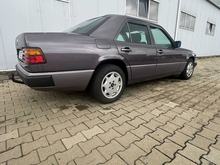 MERCEDES-BENZ E-Class 1992 — imagine 4