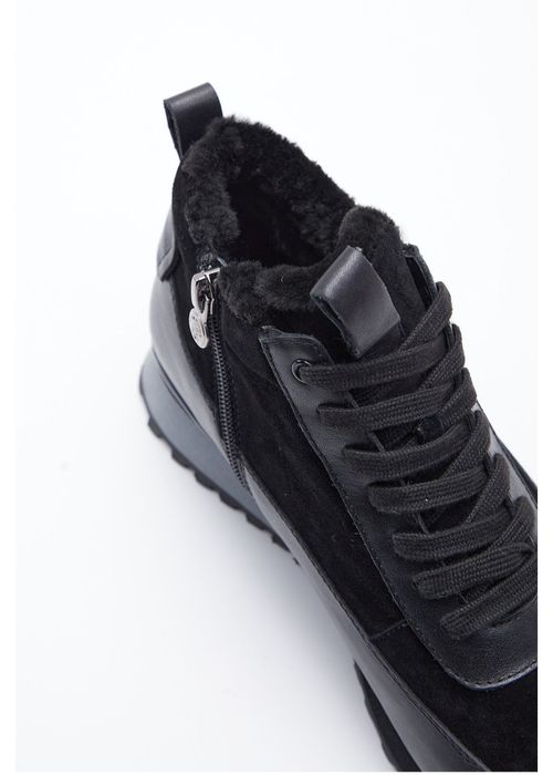 Продам зимние кроссовки