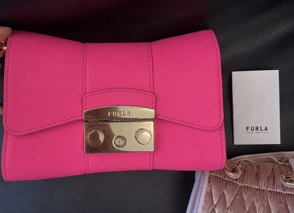 Дамска розова чанта Furla