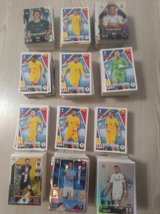 Vand 1100 de carduri cu fotbalisti Panini si Topps