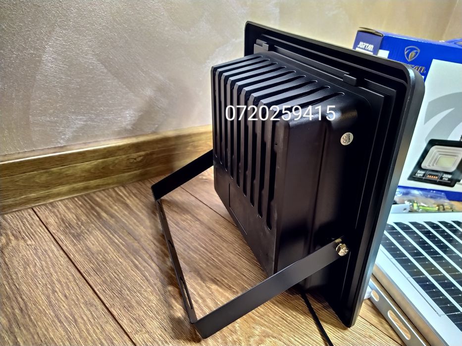 Proiector LED Jortan cu panou solar 200w si telecomanda, camping