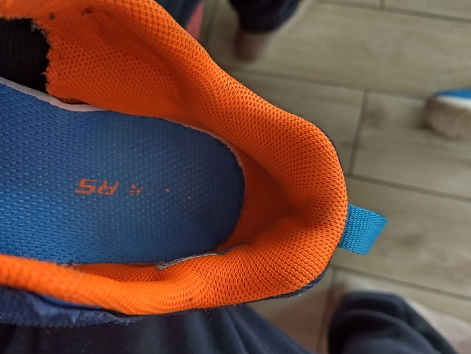 Încălțăminte sport adidas și skechers