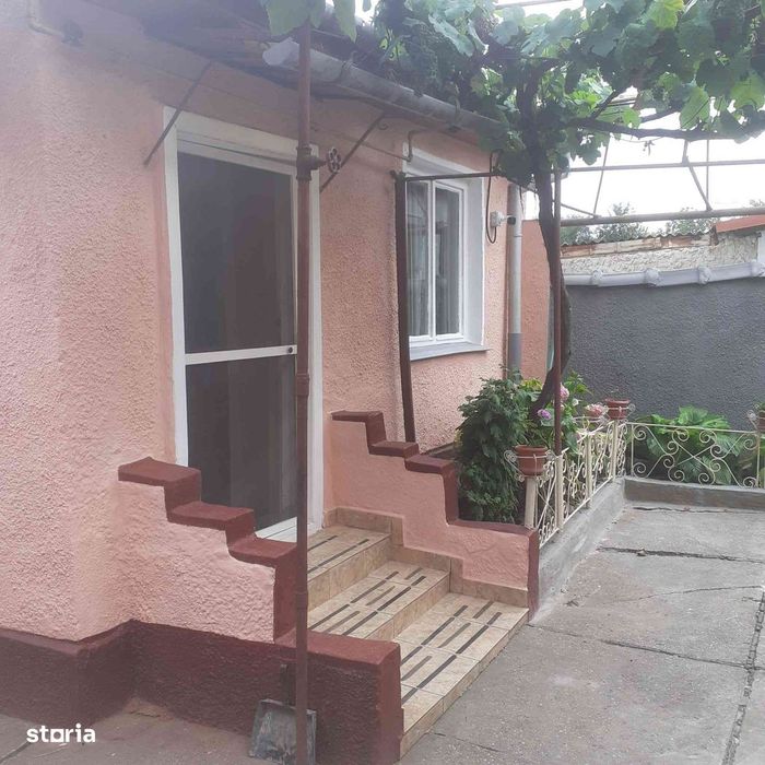 Casă cu 4 camere și garaj în Micalaca