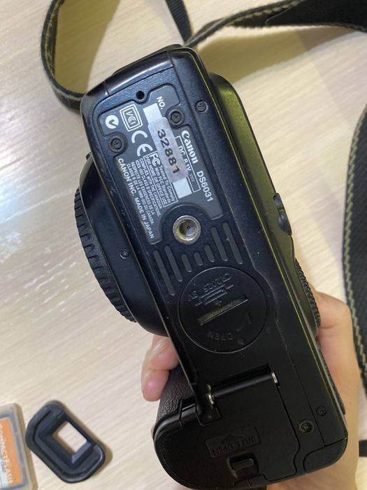 CANON DS6031 (EOS 10D)