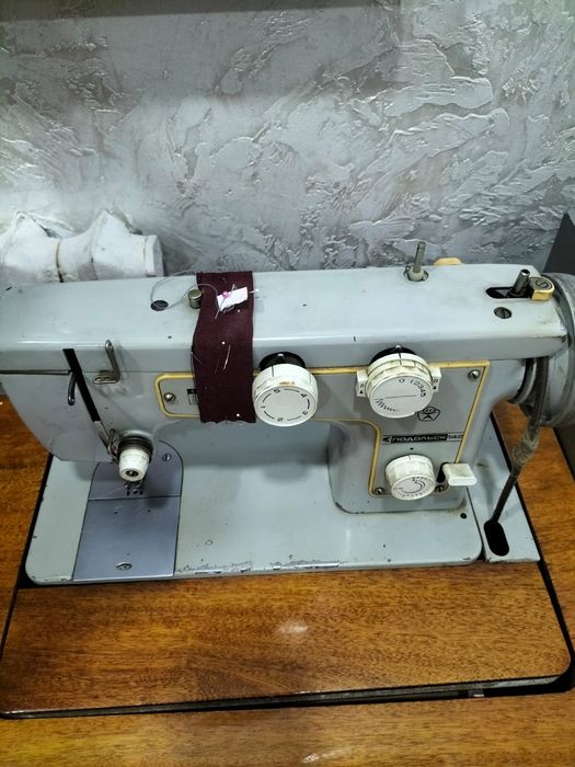 Продам швейная машина