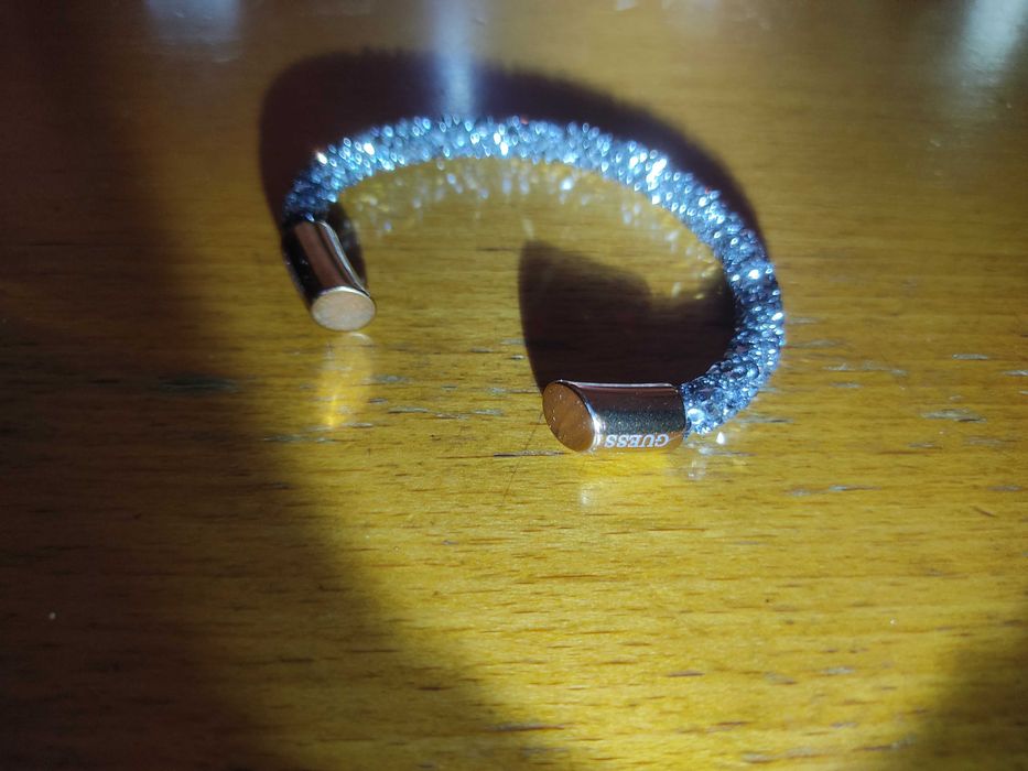 Дамска гривна GUESS