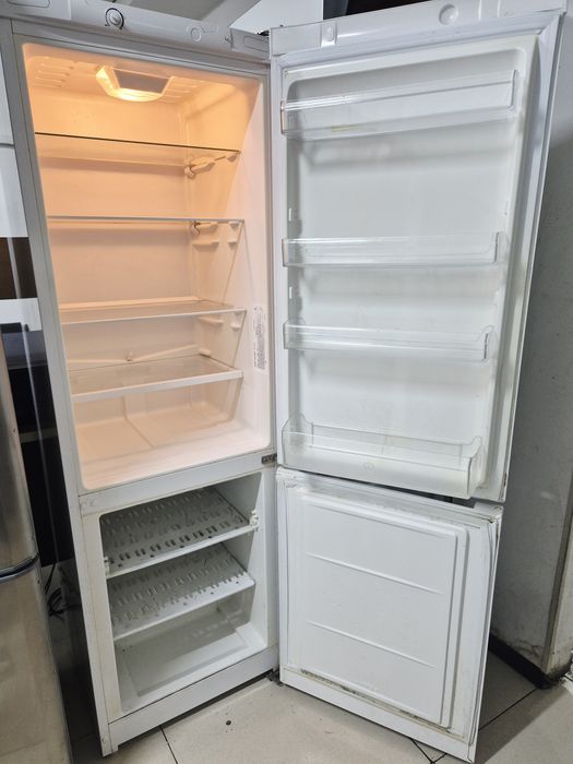 Продам холодильник Indesit