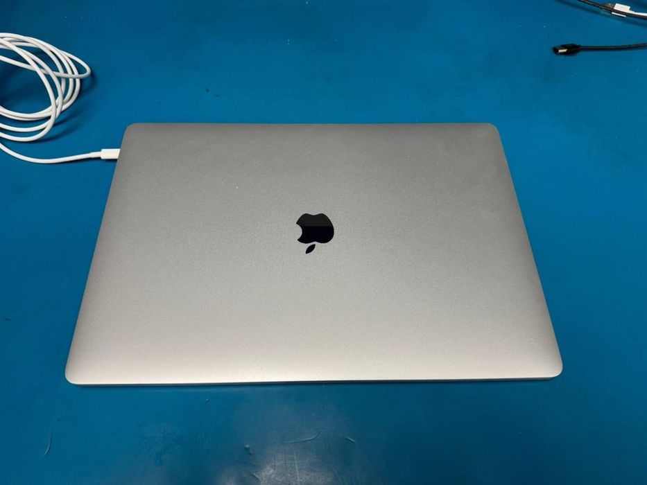 MacBook Pro 512 Gb i7 15 inch IDEAL