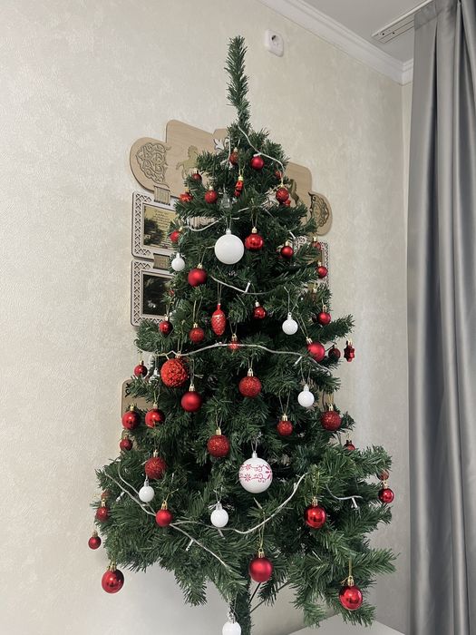 Елка с игрушками