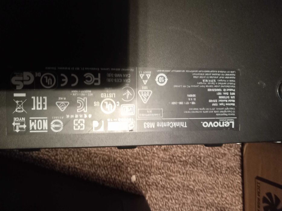 Electronice vechi 3 desktop cu tastaturi, 1 laptop, etc