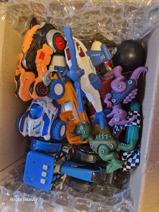 Кашон с Детски играчки за момче