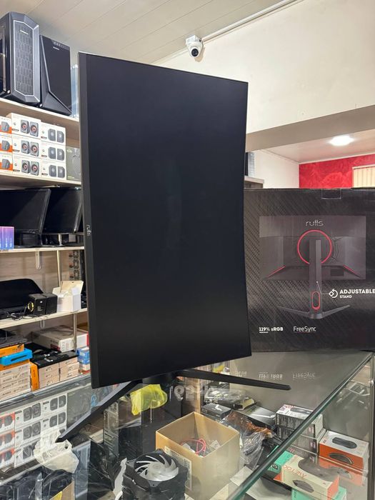 Rulls 27" Curved 165hz sRGB!