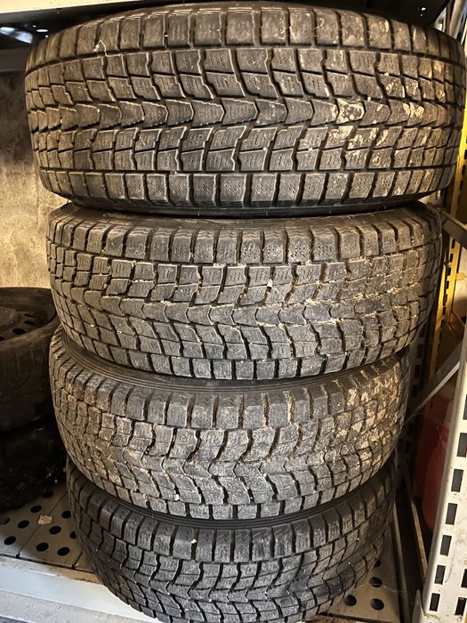 Зимни гуми с джанти DUNLOP 235/65/R17