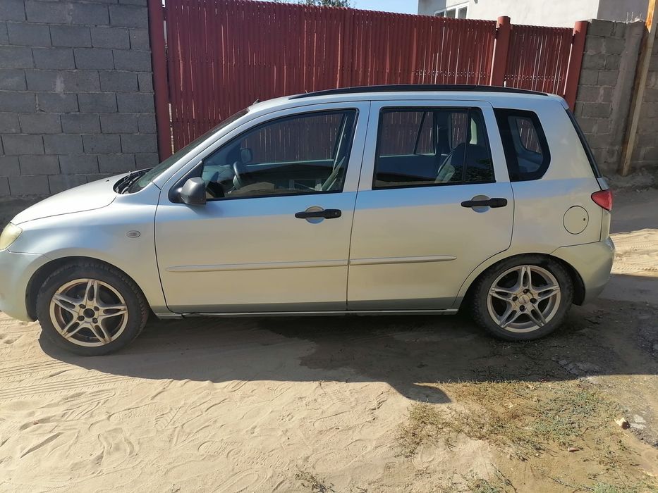 Vând Mazda 2 din 2003