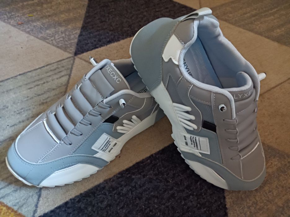 Продам новые кроссовки