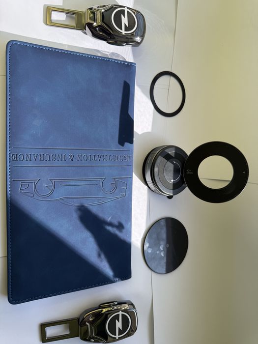 Portofel,suport magnetic si capete centuri auto