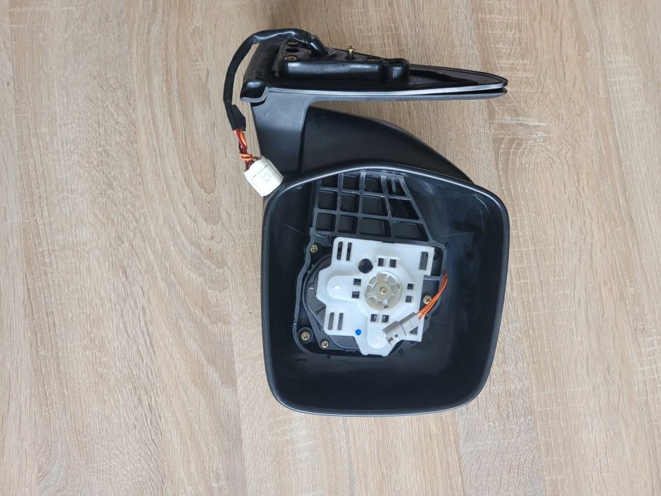 Основа за дясно странично огледало на Тойота Ланд Круизер