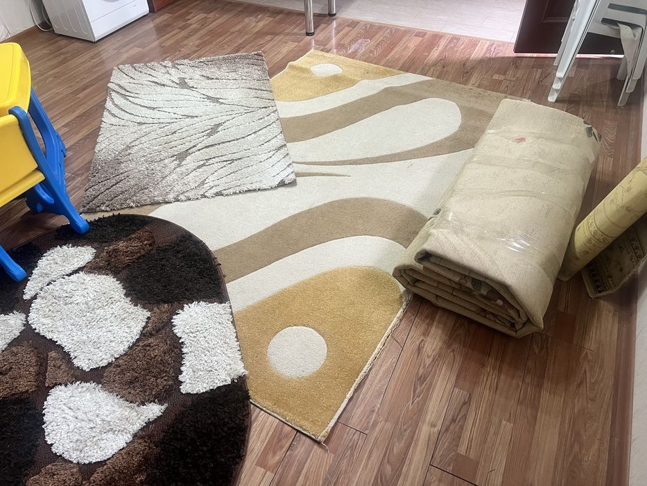 Ковры для дома разные, подушки