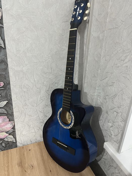 Гитара аккустика