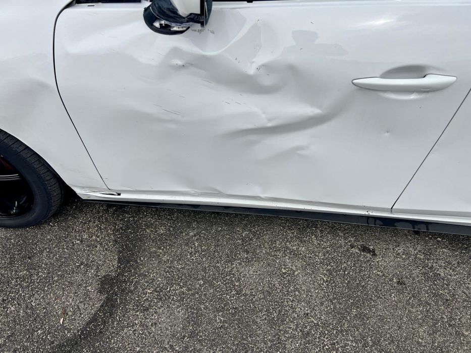 Mazda 3 hibrid 2021, avariat, AVARIATE