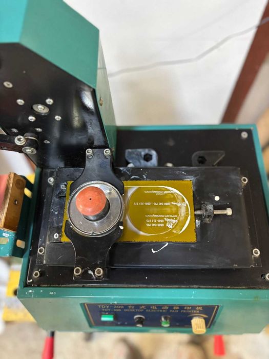 TDY 300 Настолен електрически тампонен принтер