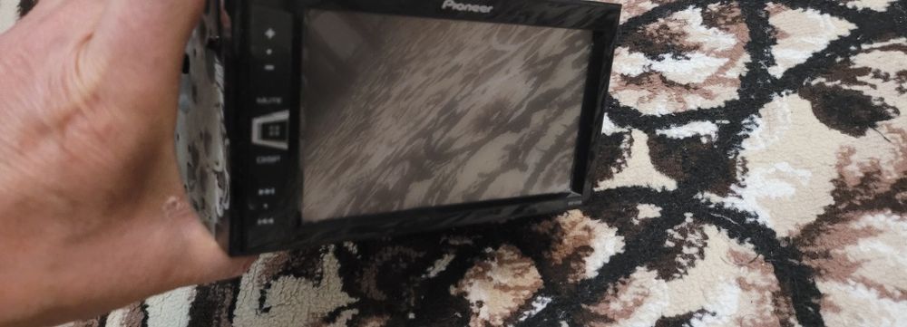 Продаётся магнитола Pioneer  MVH-AV 185